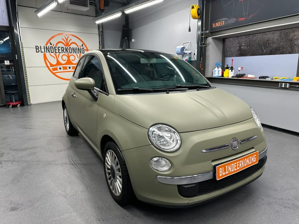 Mat groen gewrapte Fiat 500