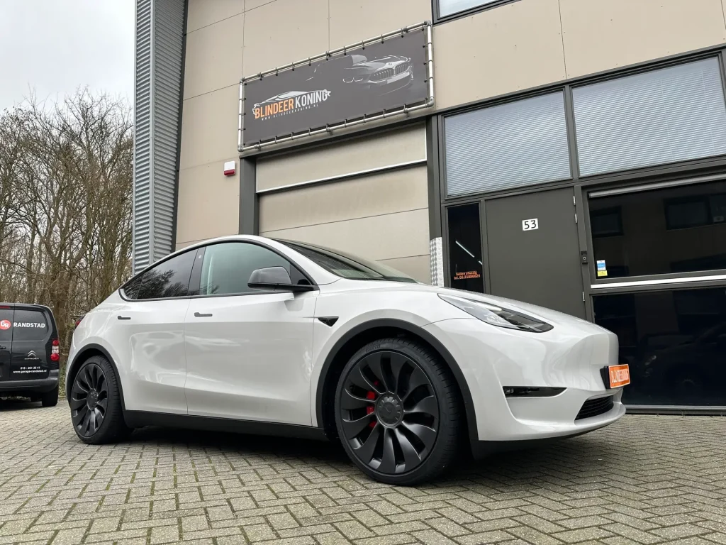 Wit gewrapte Tesla